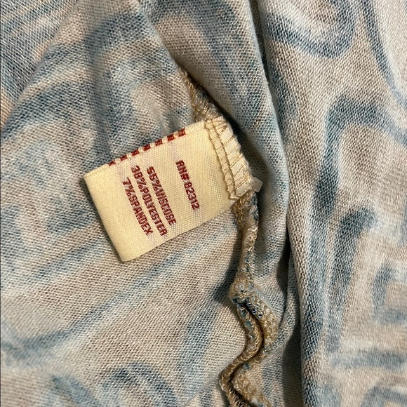 Abstract Patterned Women's Top - Picture 3 of 8